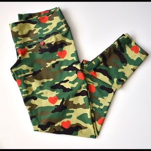 Fitmama camouflage hearts leggings